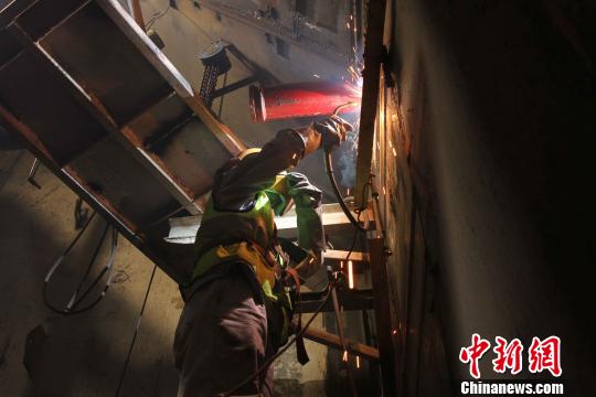 ͼΪ����Ĵ��ų����������ս�ͷ���к������ӵ�ʩ���ֳ� ���� ��