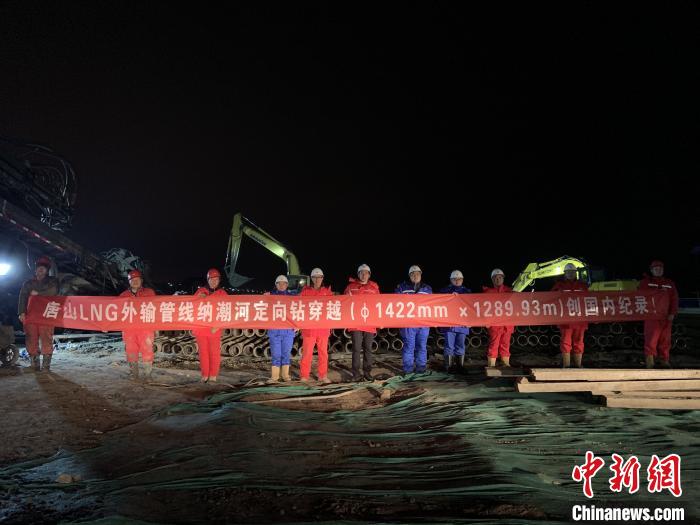 ͼΪ��ơ�ʩ����Ա��ף�ɳ��Ӵ�Խ�ɹ��������ξ� ��